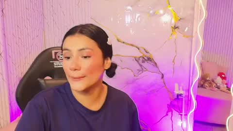 peachy_tay online show from May 7, 11:39 am