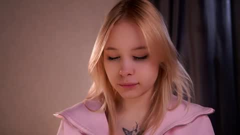 Lily online show from June 2, 4:14 am