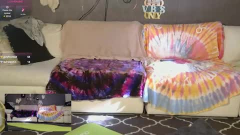 Snapshot of peekclimaxxx chatting on October 15, 2:51 pm NEXT CHILL SESH  1130 930pm -ish PEEK online show from October 15, 2:51 pm