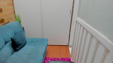 Penelope online show from April 4, 6:37 pm