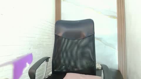 Penelopee Rouse online show from October 17, 8:57 pm