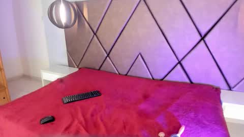 Sweet Penelope online show from November 7, 8:00 pm