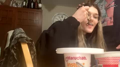 Penutbuttajelllytime online show from February 5, 4:06 am