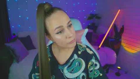 Dia  online show from September 20, 8:34 pm