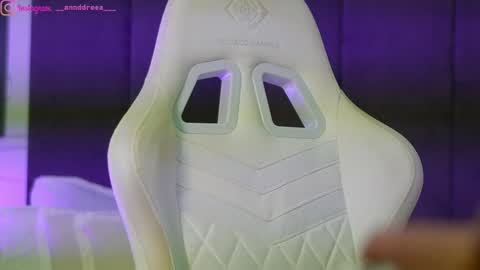 Dee online show from November 26, 7:21 pm