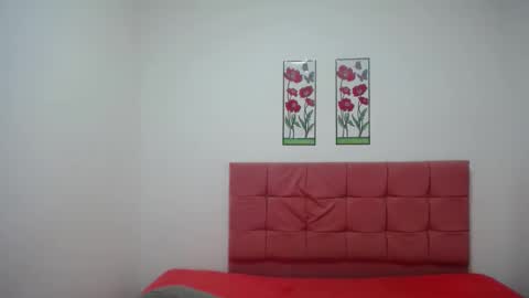 perla online show from December 23, 2:28 pm