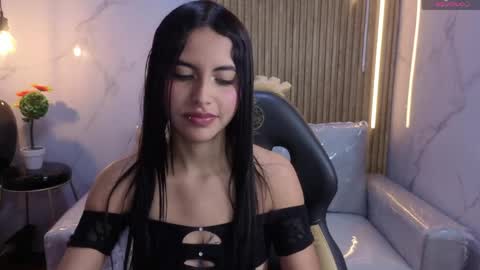 perla_lovely online show from April 22, 12:45 pm