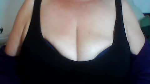 perlita070822 online show from August 1, 3:30 am