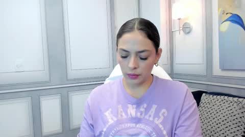 Mia online show from February 19, 10:25 am