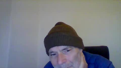 Snapshot of peter19599 chatting on December 3, 8:44 pm peter19599 online show from December 3, 8:44 pm