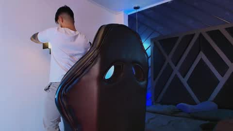 PETES EVANS new account online show from April 6, 11:17 pm