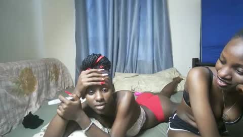petite_funnie online show from December 3, 5:19 am