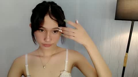 Snapshot of petite_japanese111 chatting on December 18, 7:04 am petite_japanese111 online show from December 18, 7:04 am