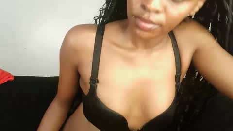 mimi online show from February 3, 3:38 pm