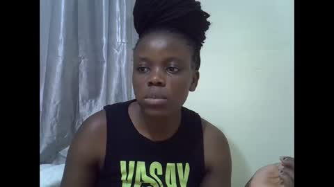 petite_melan online show from December 5, 5:44 pm