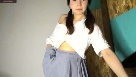 petite_nina online show from May 3, 8:15 pm