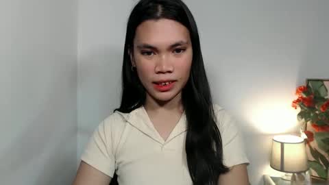 petite_pauline online show from February 20, 9:11 am