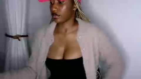 petite_princes online show from August 10, 2:49 am