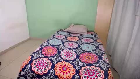 petitesammy online show from February 19, 6:40 pm