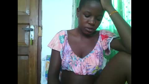 petitesweetchiq online show from January 7, 8:41 am