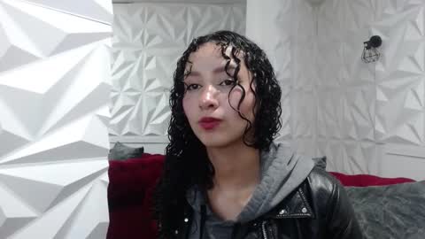 Snapshot of pettymoon chatting on October 23, 11:44 am Moon online show from October 23, 11:44 am
