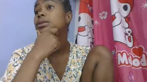 phania185885 online show from May 17, 3:32 pm