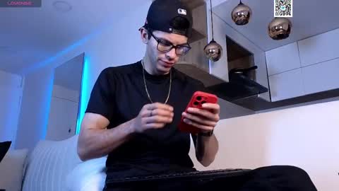 phantom_bigger1 online show from February 13, 11:17 am