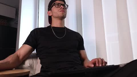 phantom_bigger1 online show from September 25, 2:02 pm