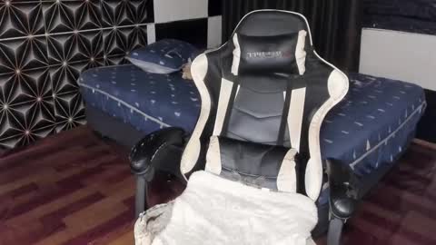 Snapshot of philhotbody chatting on March 9, 3:32 am AJ online show from March 9, 3:32 am