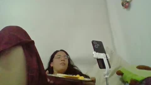 phoop_lilaa online show from March 25, 4:52 am