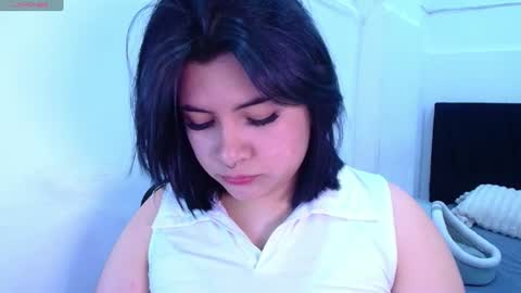 phylavell_ online show from June 20, 12:50 am