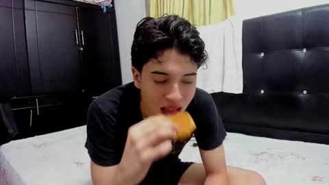 picaszomilos350 online show from January 6, 6:06 am