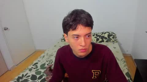 picaszomilos350 online show from March 17, 5:01 am