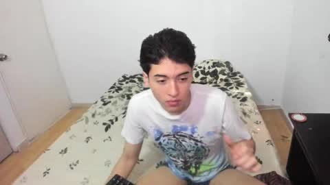 picaszomilos350 online show from February 20, 3:14 pm