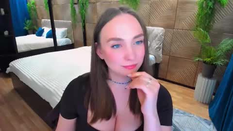 Emelie online show from February 12, 5:49 pm