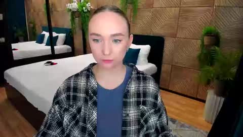 Emelie online show from October 3, 10:12 am