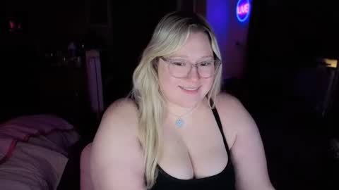 Piggy Rose online show from March 6, 1:59 am