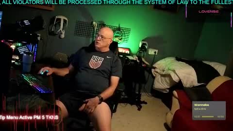 Snapshot of pilot_dave_69 chatting on October 16, 4:45 am Dave online show from October 16, 4:45 am