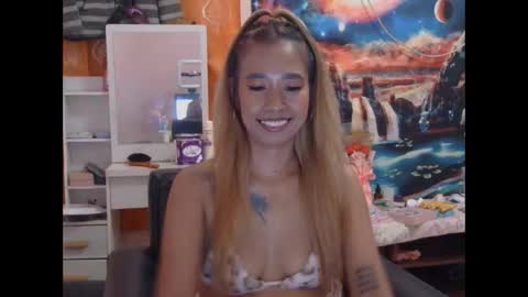 pinaymorena_renelda online show from April 23, 2:30 pm