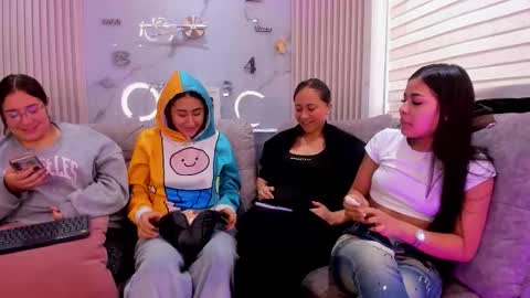 pink_as online show from February 18, 1:44 pm