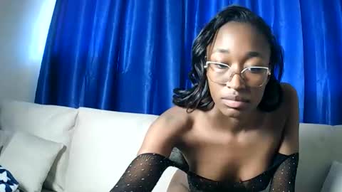 PinkyAura online show from May 26, 9:26 am