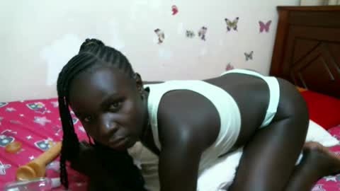 pinky online show from November 9, 8:00 pm