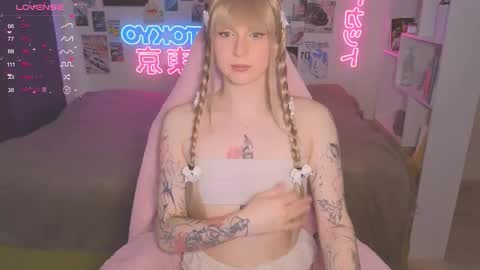 pinkvenom_ online show from October 7, 8:21 am