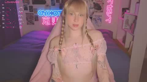 pinkvenom_ online show from September 26, 4:48 pm