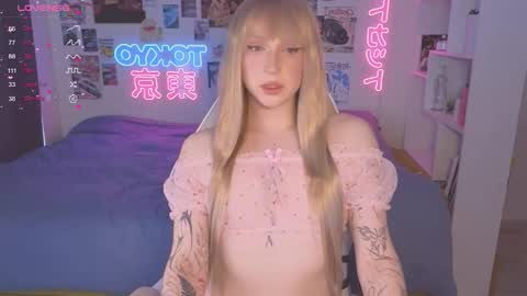 pinkvenom_ online show from September 10, 10:05 am