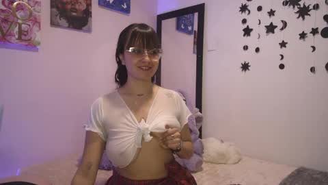 pinkvixen69 online show from May 17, 5:22 pm
