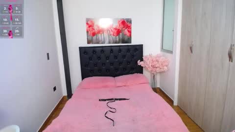 pinky_f00x online show from February 14, 9:39 pm