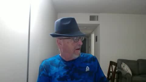 Snapshot of pipewizard chatting on October 23, 11:16 pm pipewizard online show from October 23, 11:16 pm