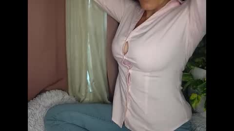 MILF Pippa online show from October 3, 5:32 pm
