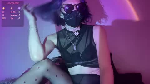 pixie_praxis online show from December 11, 7:53 am